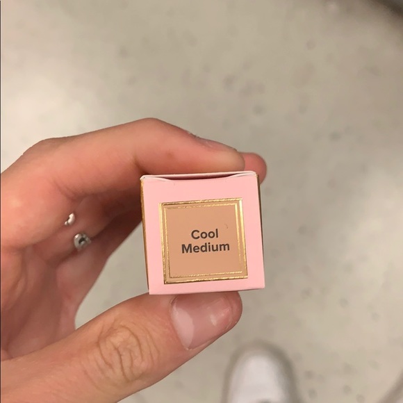 BRAND NEW Too Faced Born This Way Concealer - Picture 2 of 2